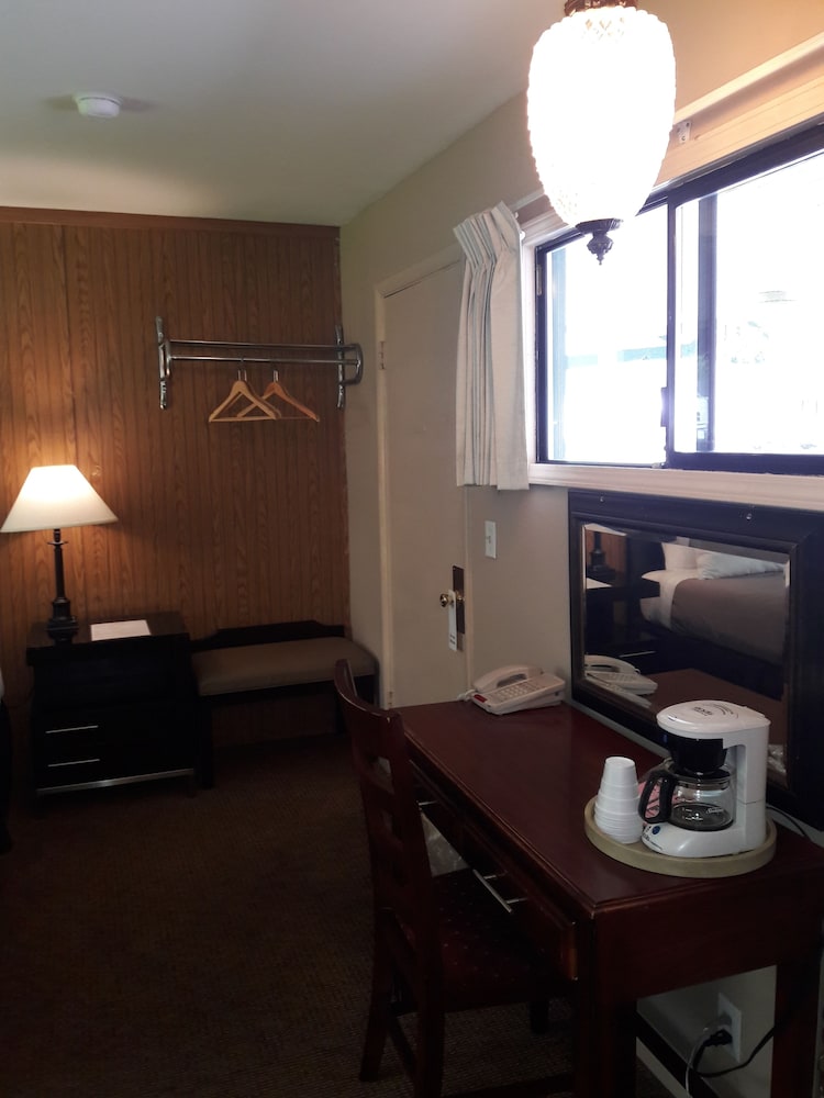 Monroe Motel - photo 4