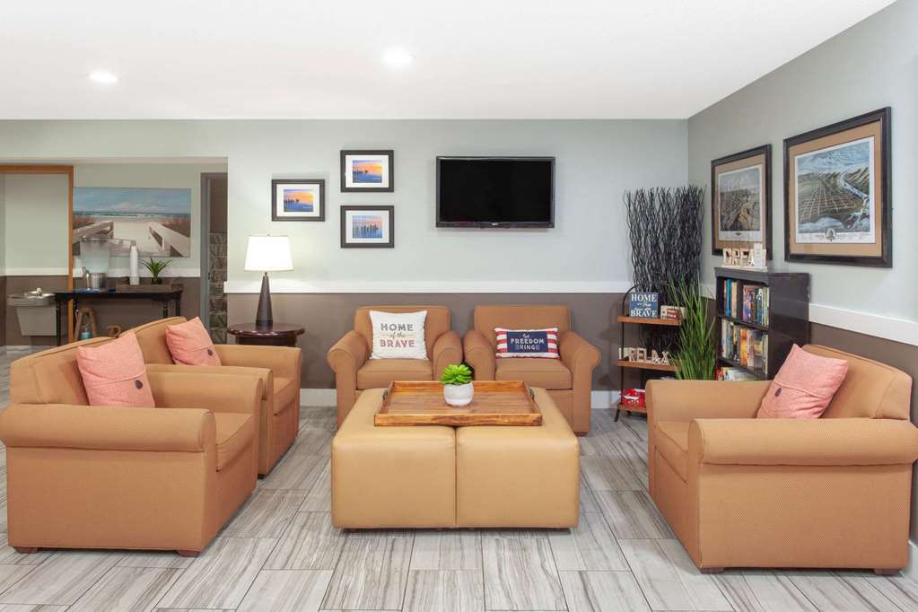 Baymont by Wyndham Grand Haven - photo 4