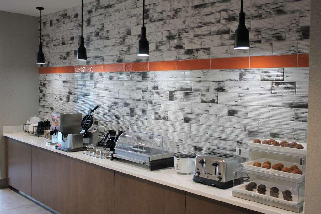La Quinta Inn & Suites by Wyndham Bardstown - photo 17