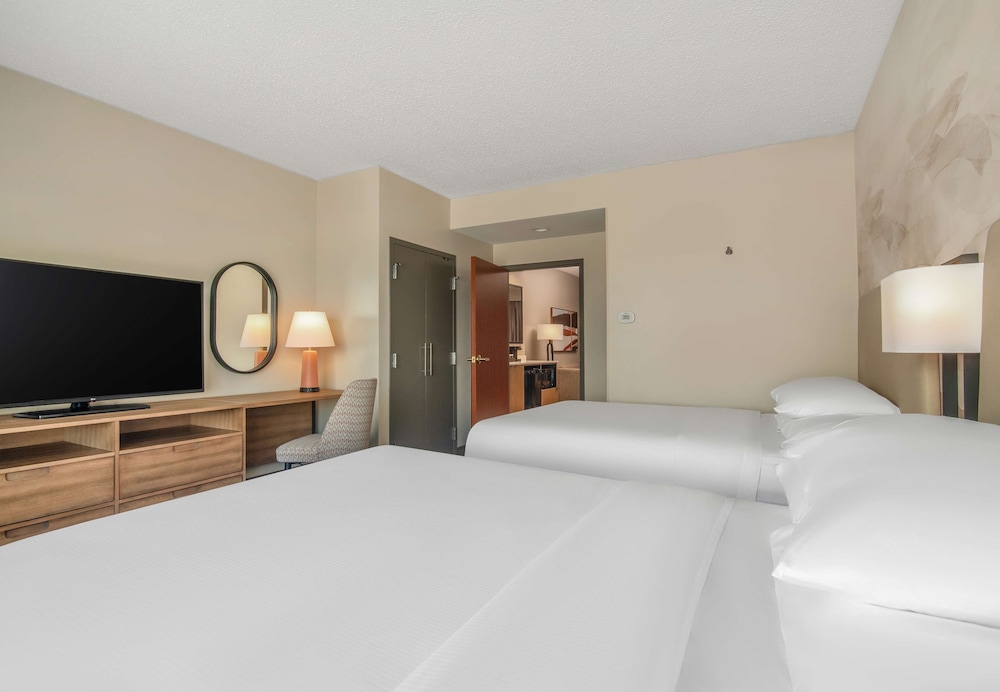 Embassy Suites by Hilton Albuquerque - photo 13