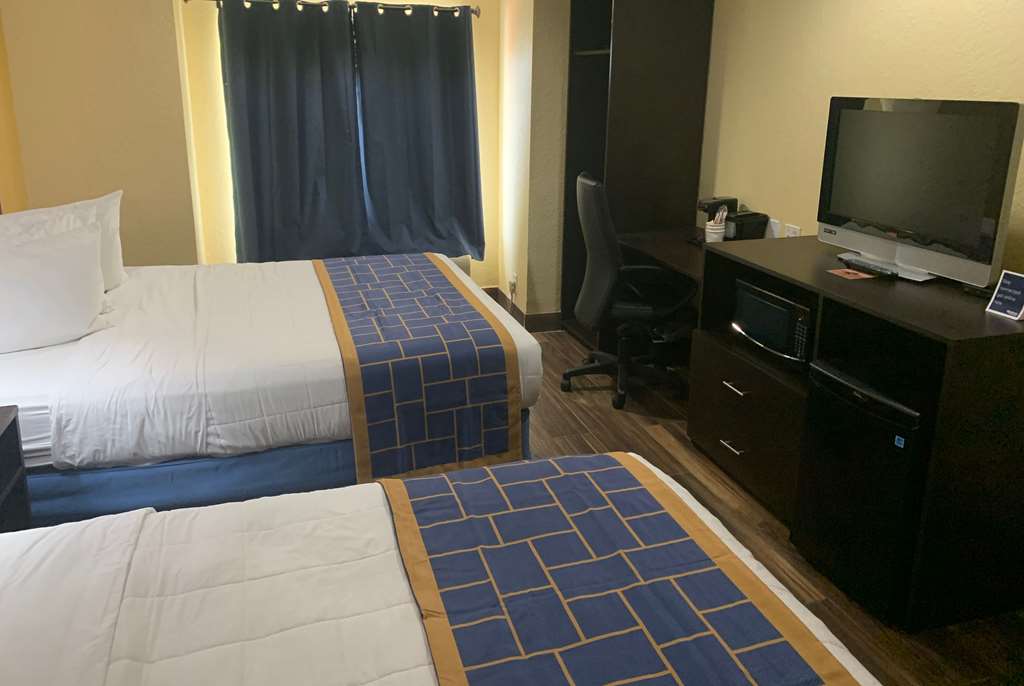 Days Inn & Suites by Wyndham Tampa Raymond James Stadium - photo 21