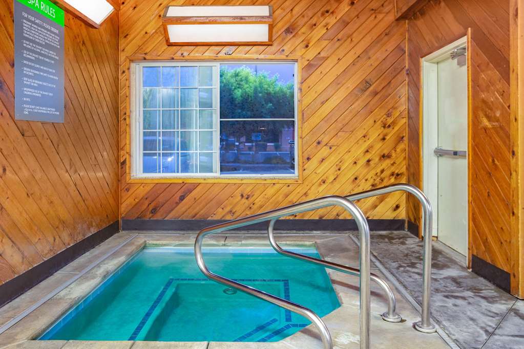 La Quinta Inn & Suites by Wyndham Visalia Sequoia Gateway - photo 11