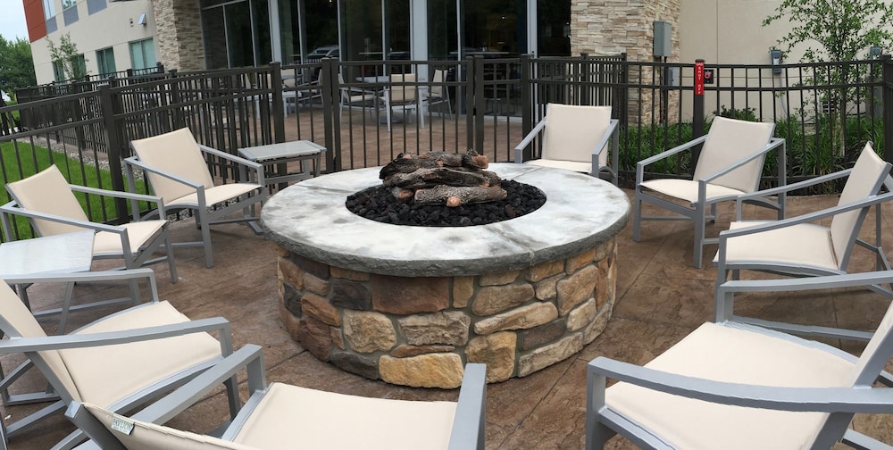 Holiday Inn Express & Suites Oswego by IHG - photo 21