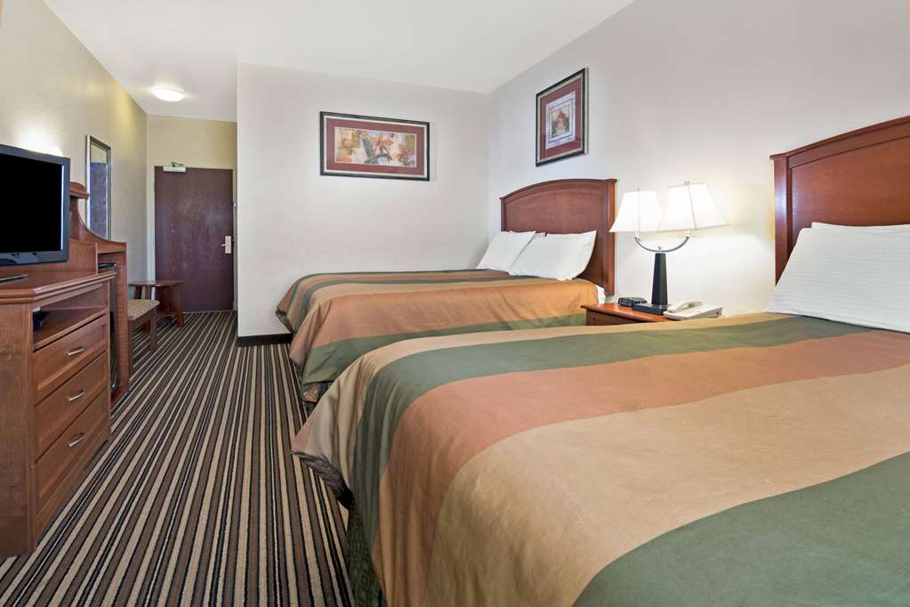 Super 8 by Wyndham Austin Airport South - photo 7