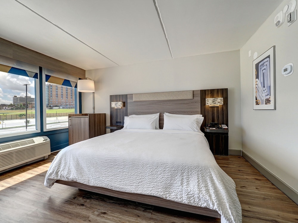 Holiday Inn Express Corpus Christi Beachfront by IHG - photo 15
