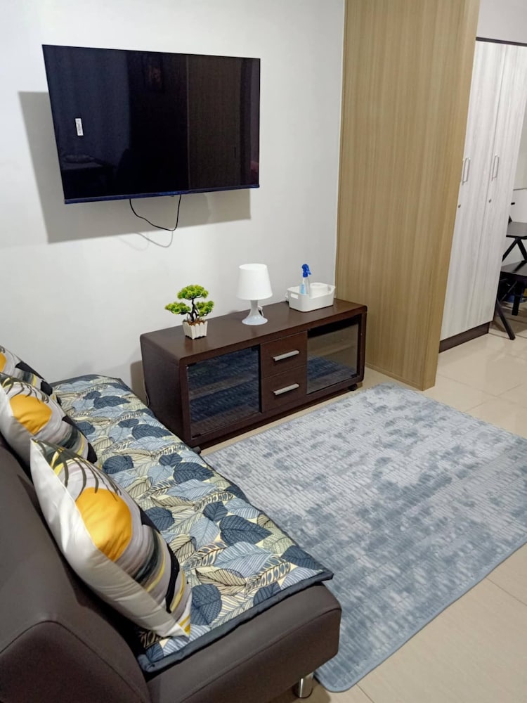 Happirest By the Bay w BalconyShore2Mall of Asia — 5-Star Luxury Hotel in Manila, Philippines