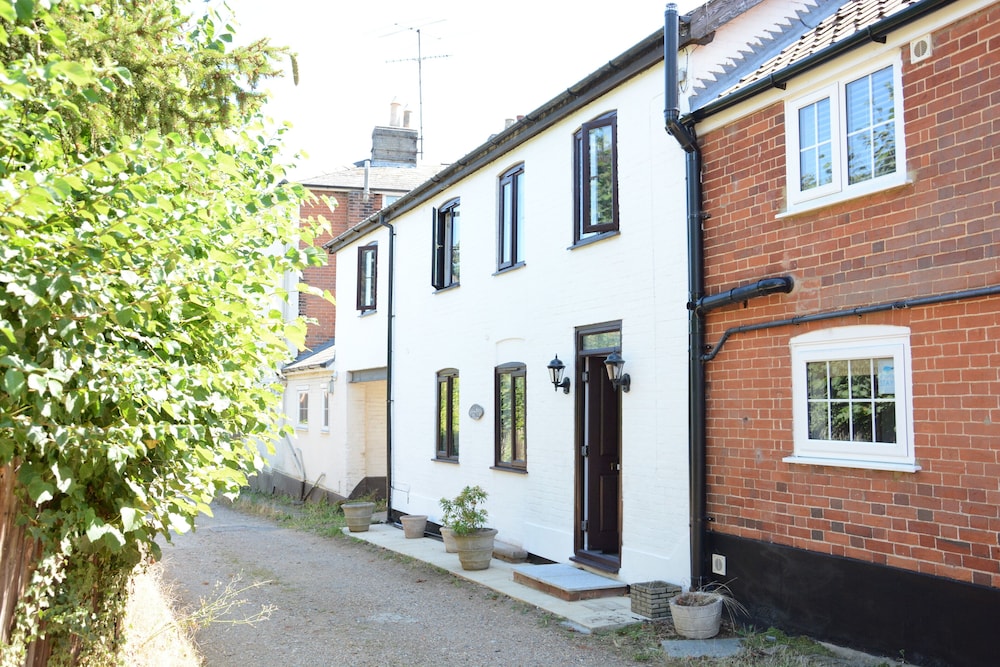 Pine Cottage — 4-Star Luxury Hotel in Woodbridge, United Kingdom