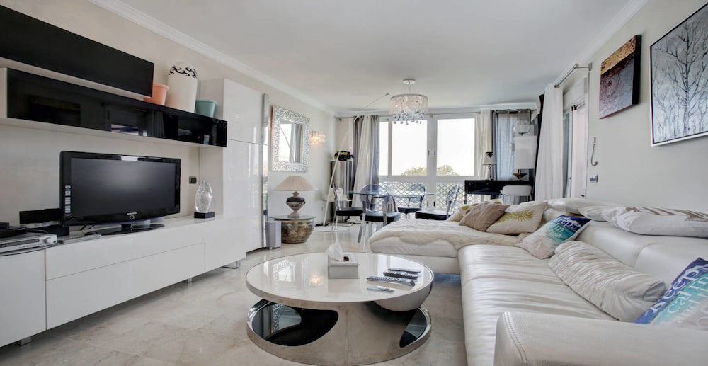 Luxurious Penthouse Puerto Banus — 4-Star Luxury Hotel in Marbella, Spain