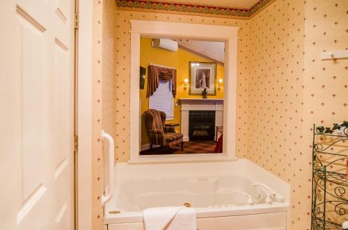 Campbell House Inn - photo 95
