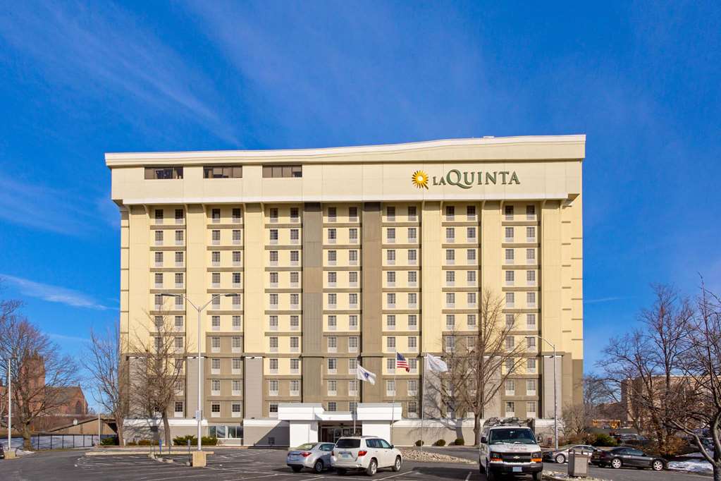 La Quinta Inn & Suites by Wyndham Springfield MA - photo 2
