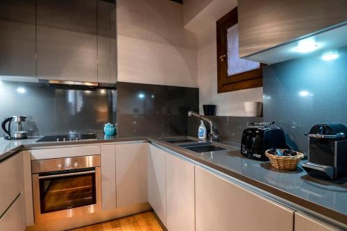 Historic center apartment Rome — 4-Star Luxury Hotel in Rome, Italy