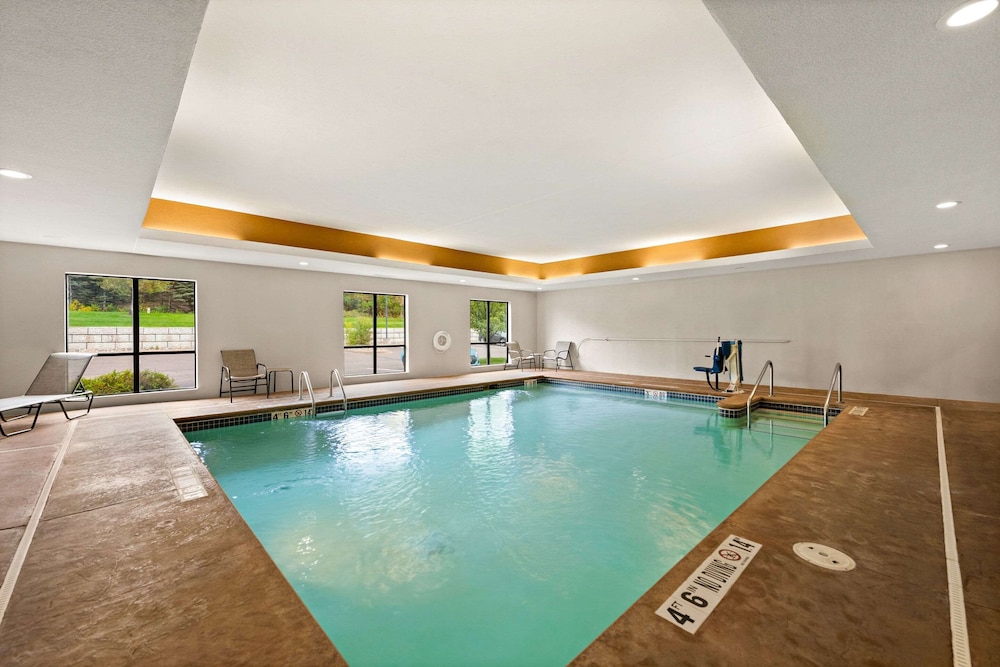 Comfort Suites Hudson I 94 - photo 17