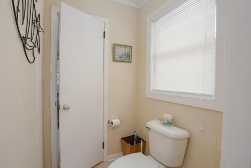 The Beach Fact Oar by Oak Island Accommodations - photo 18