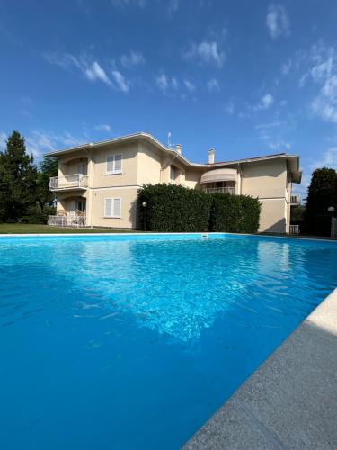 Happy Hippo Apartment — 4-Star Luxury Hotel in Sirmione, Italy