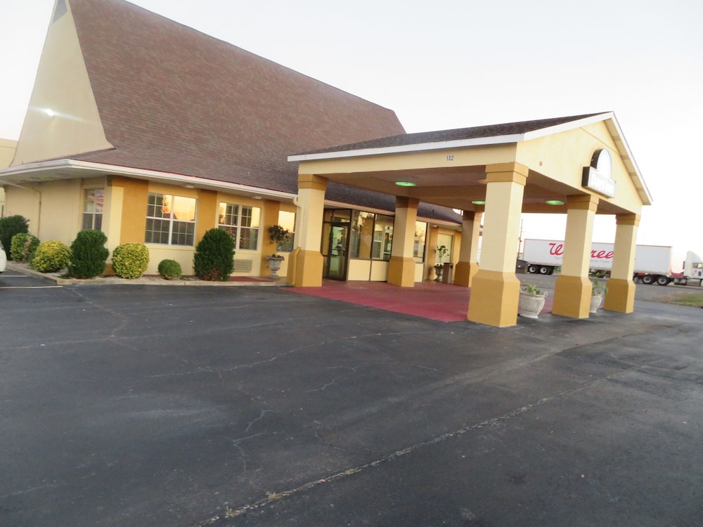 Days Inn by Wyndham Blytheville - photo 76
