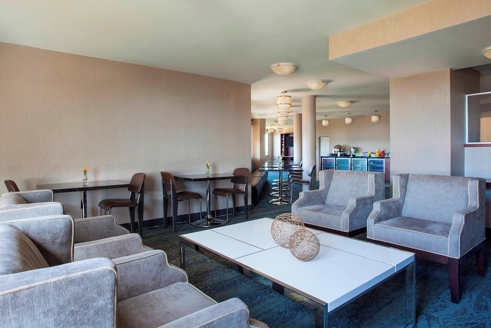 Sheraton Suites Philadelphia Airport - photo 21