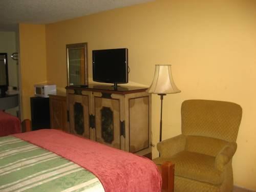 Lake Cecile Inn and Suites - photo 14