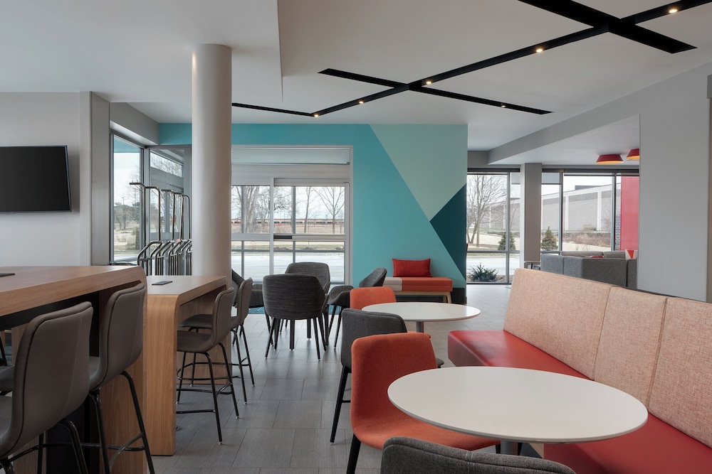 avid hotel Oak Creek by IHG - photo 51