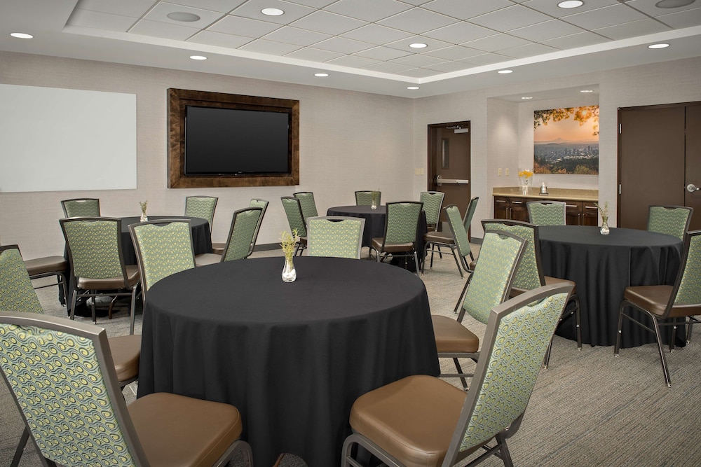 Hampton Inn & Suites Portland Hillsboro Evergreen Park - photo 32