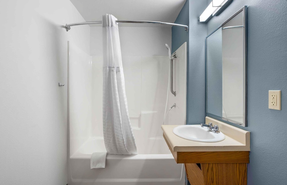WoodSpring Suites Fayetteville - photo 34
