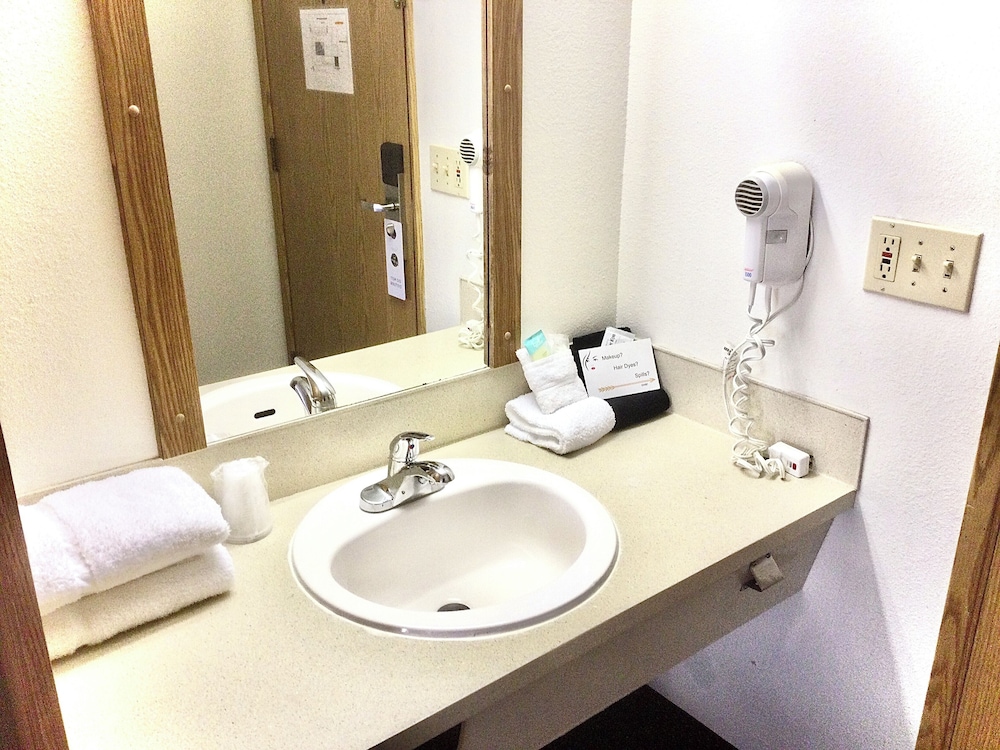 Affordable Inns Evanston - photo 15