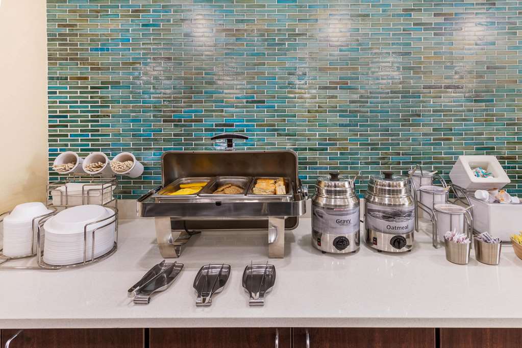 La Quinta Inn & Suites by Wyndham Artesia - photo 41