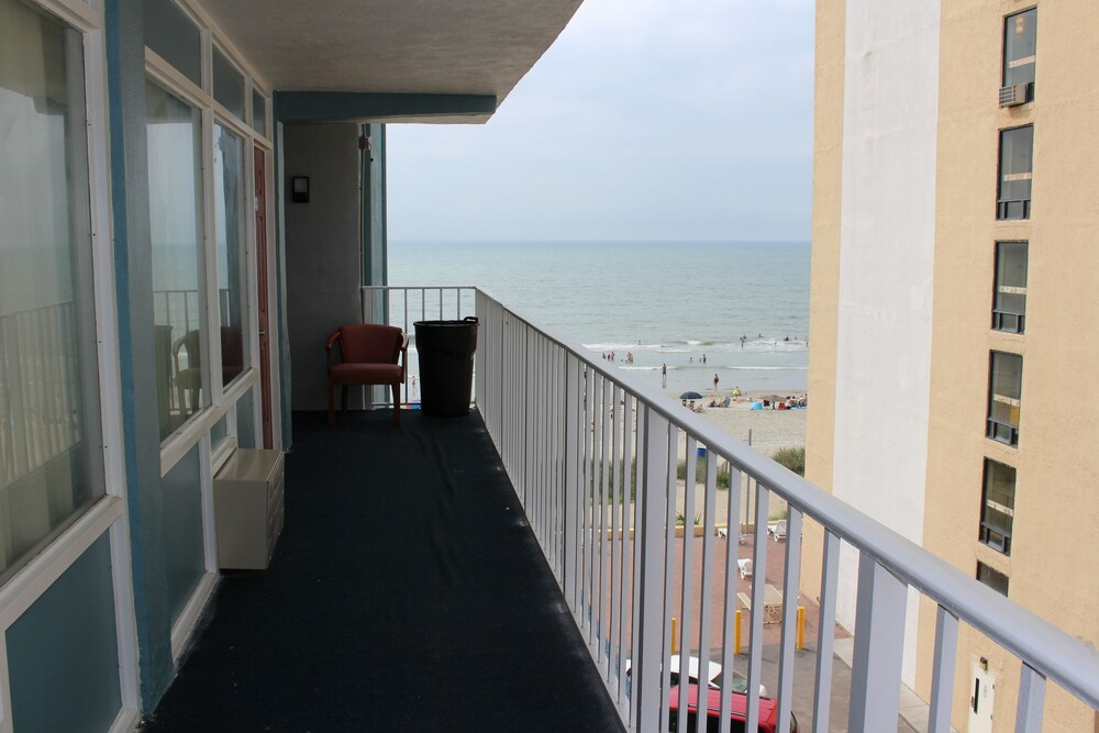 Blu Atlantic Oceanfront Hotel & Suites - photo 36