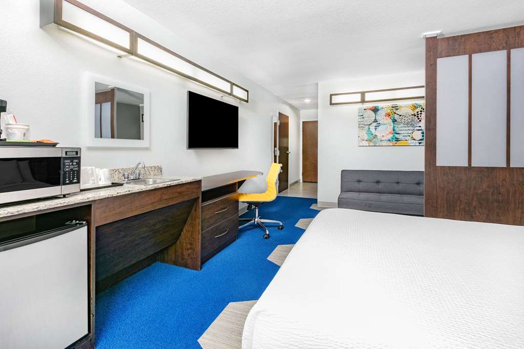 Microtel Inn & Suites by Wyndham Austin Airport - photo 22