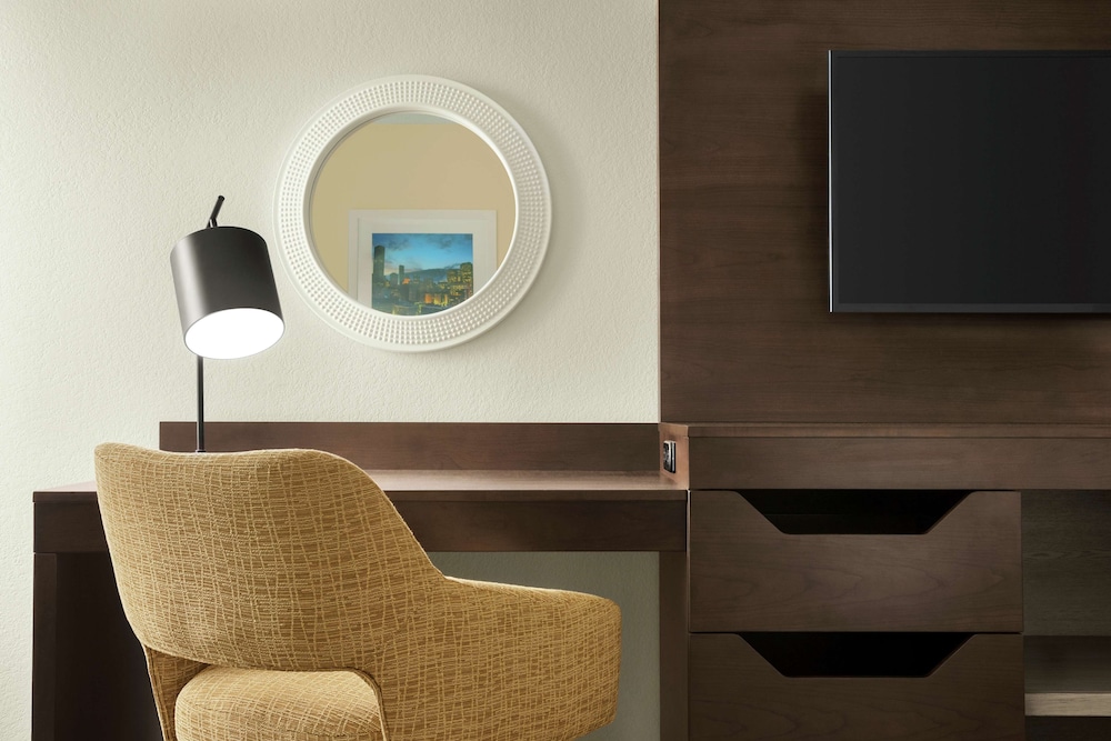 Hampton Inn Houston Hobby Airport - photo 12