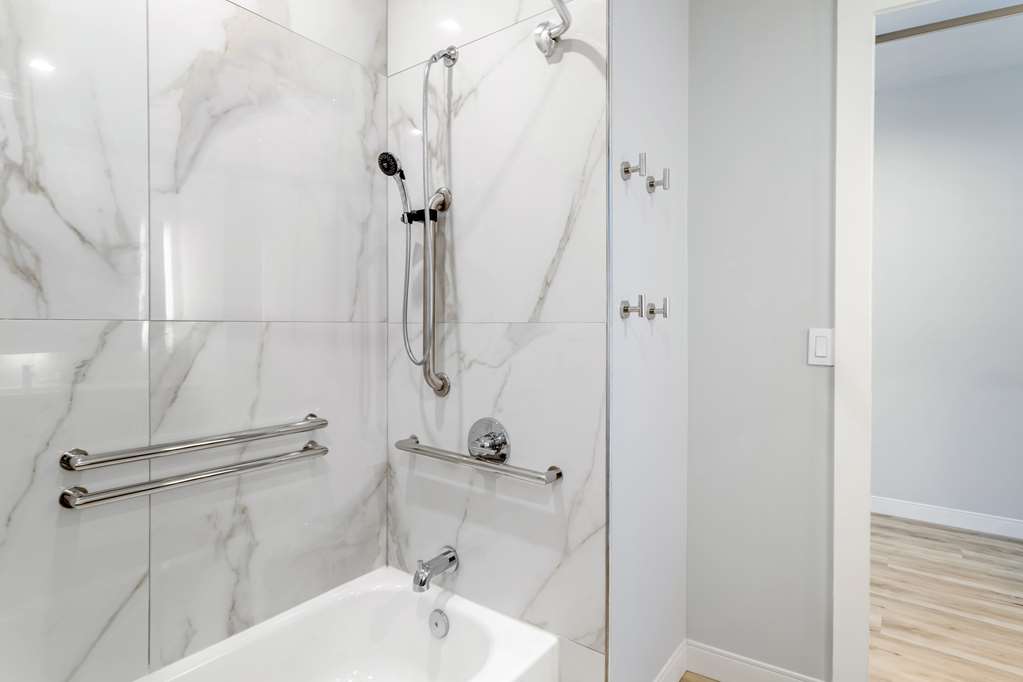 Cambria Hotel Waco University Riverfront - photo 14