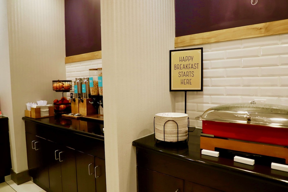 Hampton Inn Doylestown - photo 45