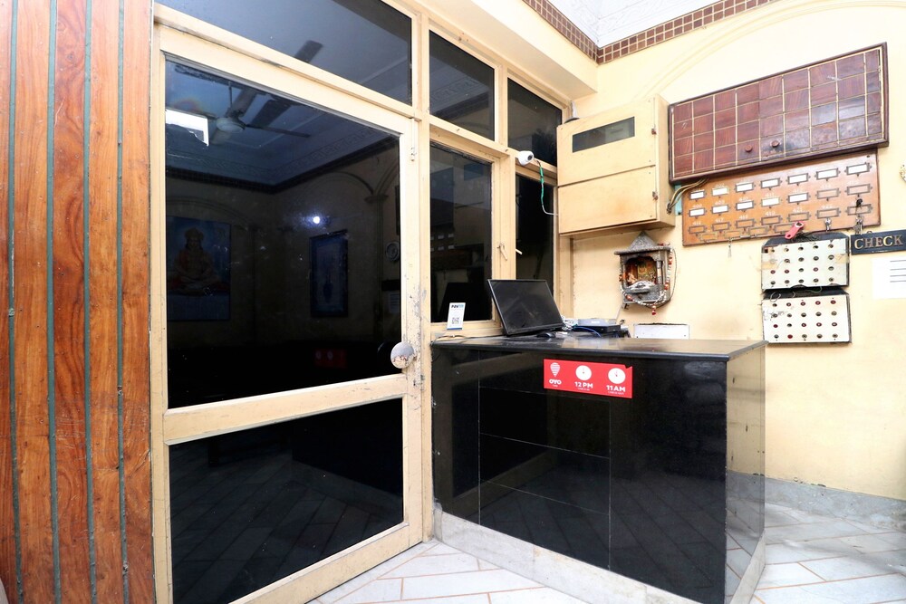 OYO 29193 Amrit Guest House