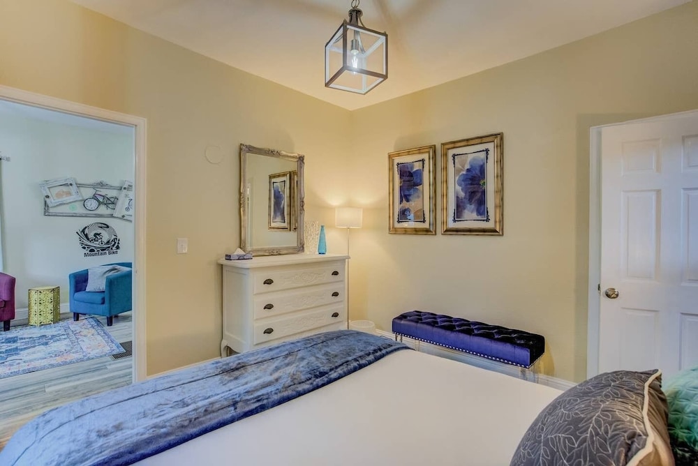 1BR Modern & Chic Bring Your Bikes and Dog - photo 8
