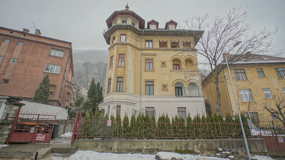 CN2i Luxury Accommodation Pictor Pop — 4-Star Luxury Hotel in Brasov, Romania