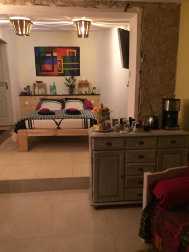 Dependance Privee Halte Route in Le Thor, France