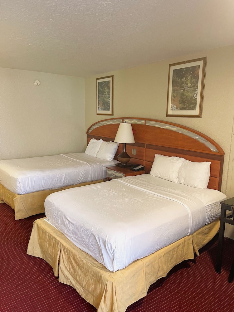 Howard Johnson by Wyndham Orlando International Drive - photo 4