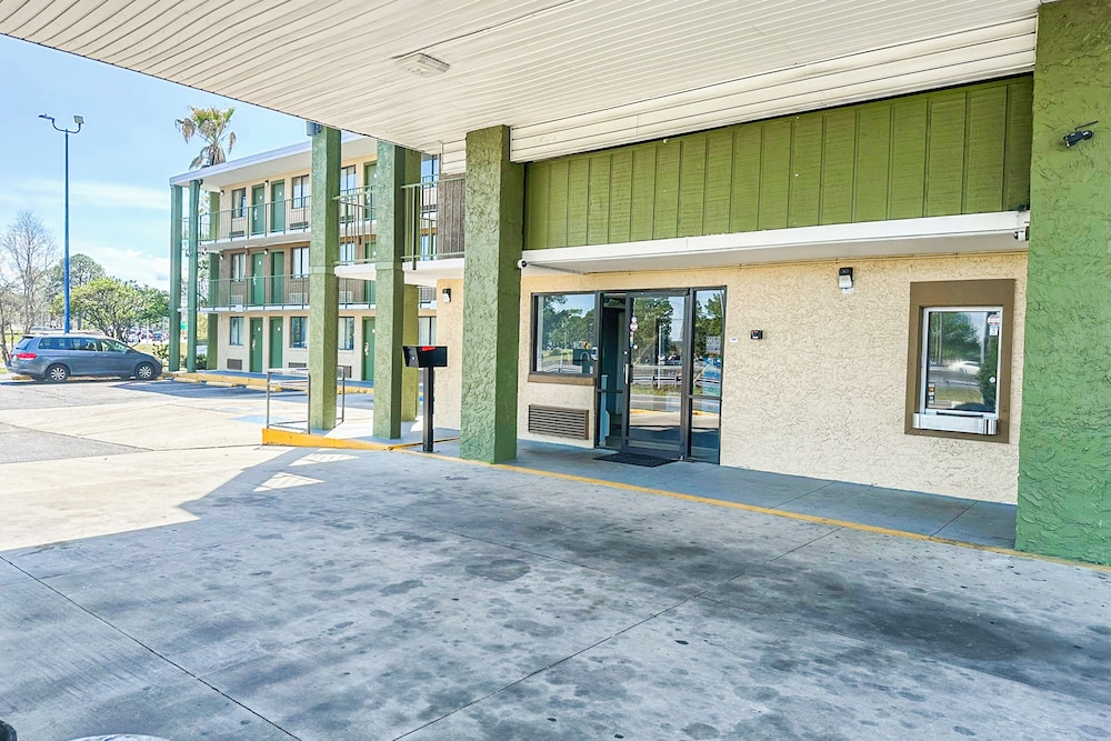 OYO Hotel Mobile AL I 65 at Airport Blvd - photo 116