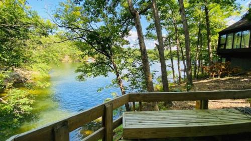 Treetop Village76 3Bed3BathLakefrontLakeviewP — hotel in Four Seasons