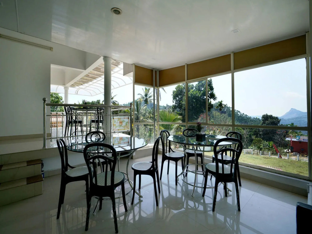 Oyo 12224 Karoli Inn — Munnar — photo 4