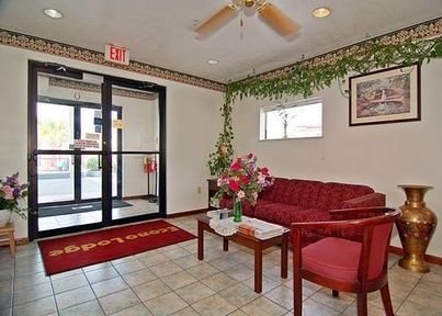 Econo Lodge Inn & Suites North - photo 5