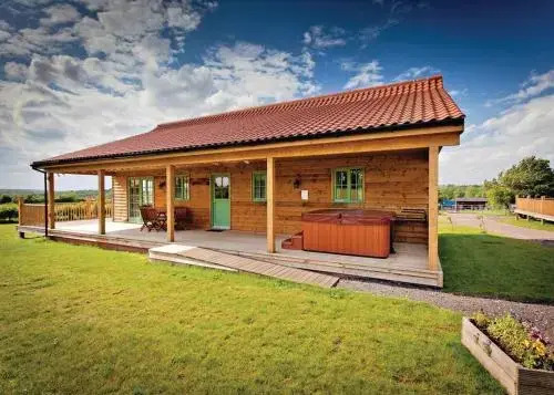 Oak Farm Lodges — Roydon — photo 3