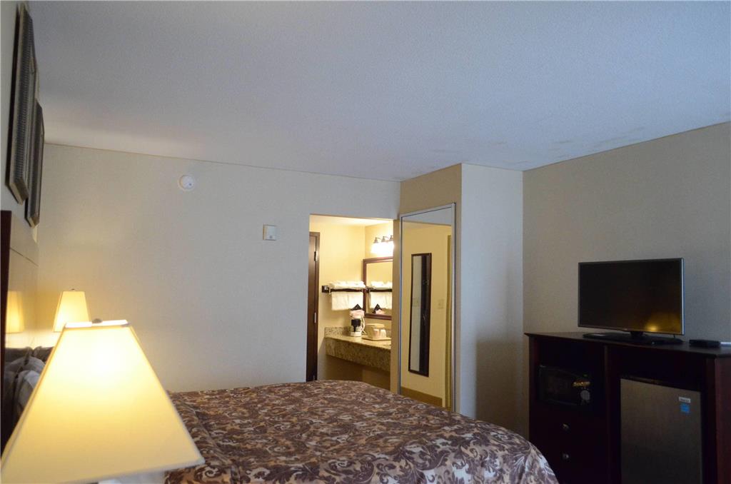 Rodeway Inn & Suites East Windsor - photo 18