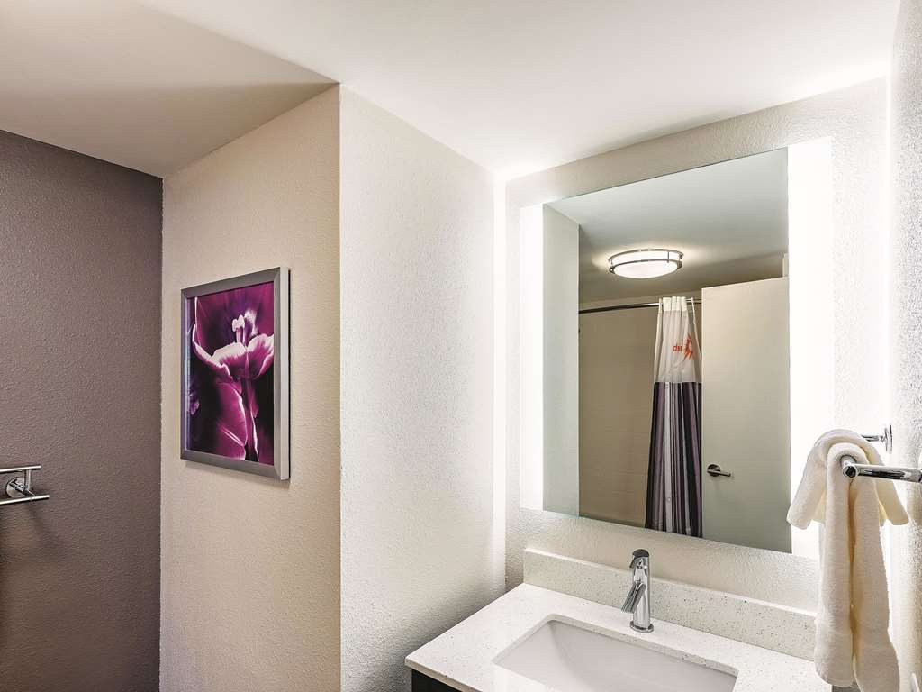 La Quinta Inn & Suites by Wyndham Salem NH - photo 35