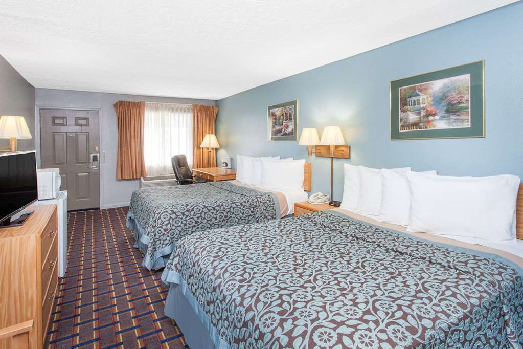 Days Inn by Wyndham Farmer City - photo 6