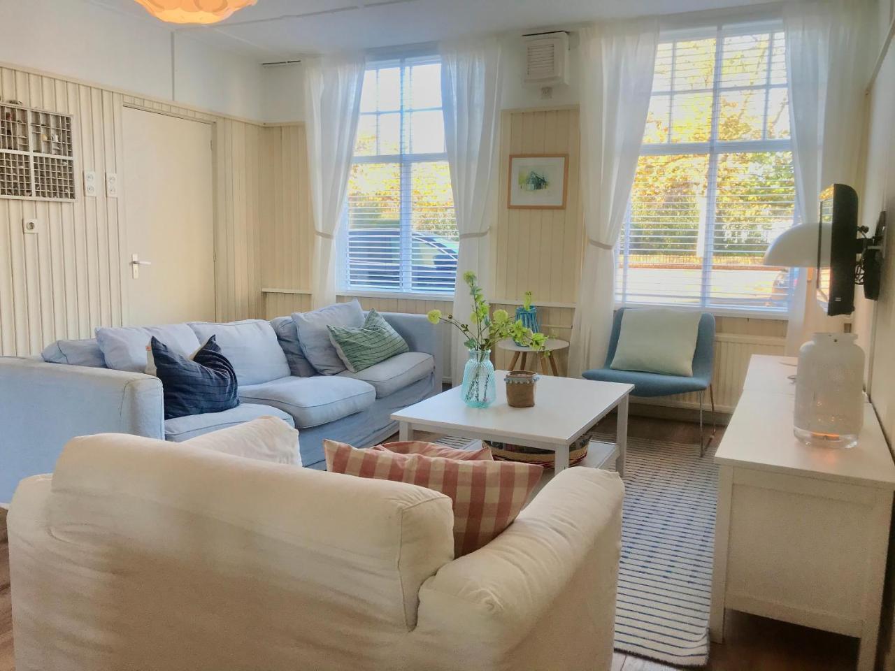 Vakantiehuis Dorpsplein — 4-Star Luxury Hotel in Koudekerke, Netherlands