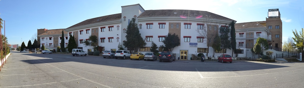 Hotel Reyes Ziries — Albolote