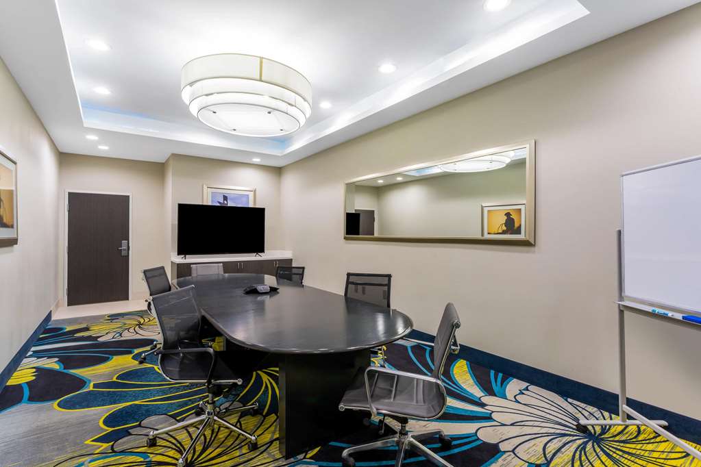 La Quinta Inn & Suites by Wyndham Odessa N. Sienna Tower - photo 32