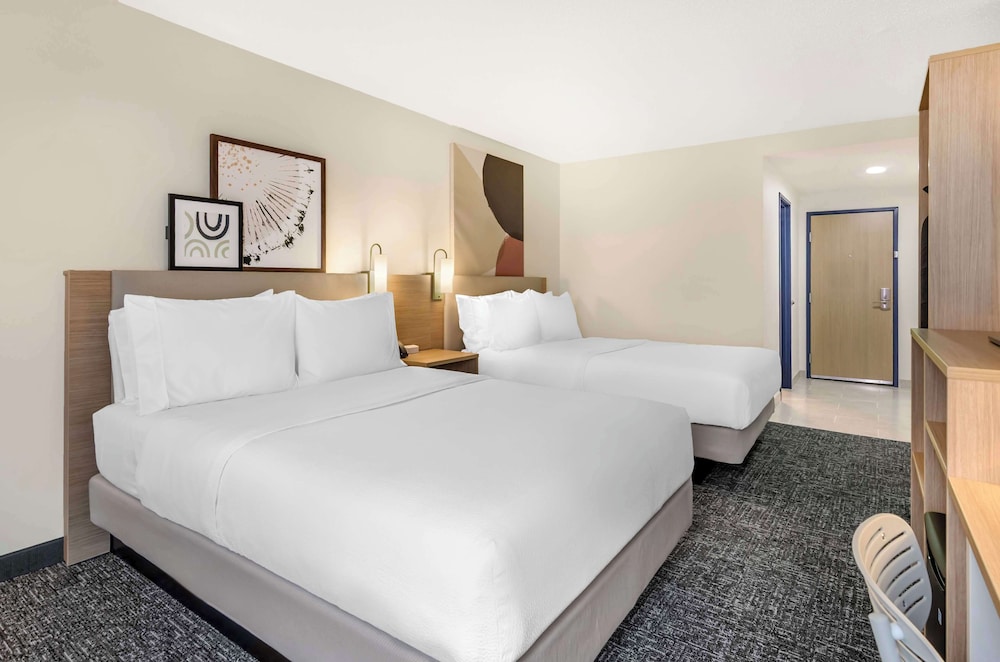 Spark By Hilton Roanoke Airport - photo 3
