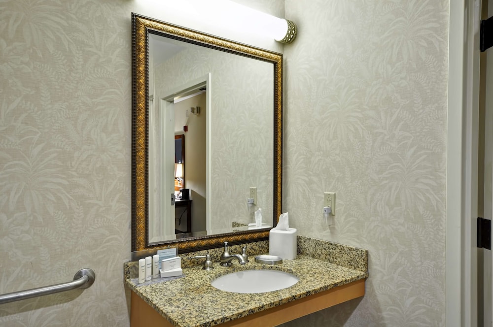 Hampton Inn & Suites Charleston Mt. Pleasant Isle Of Palms - photo 28