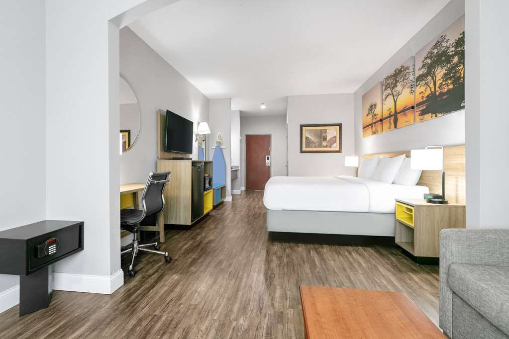 Days Inn & Suites by Wyndham Cabot - photo 13